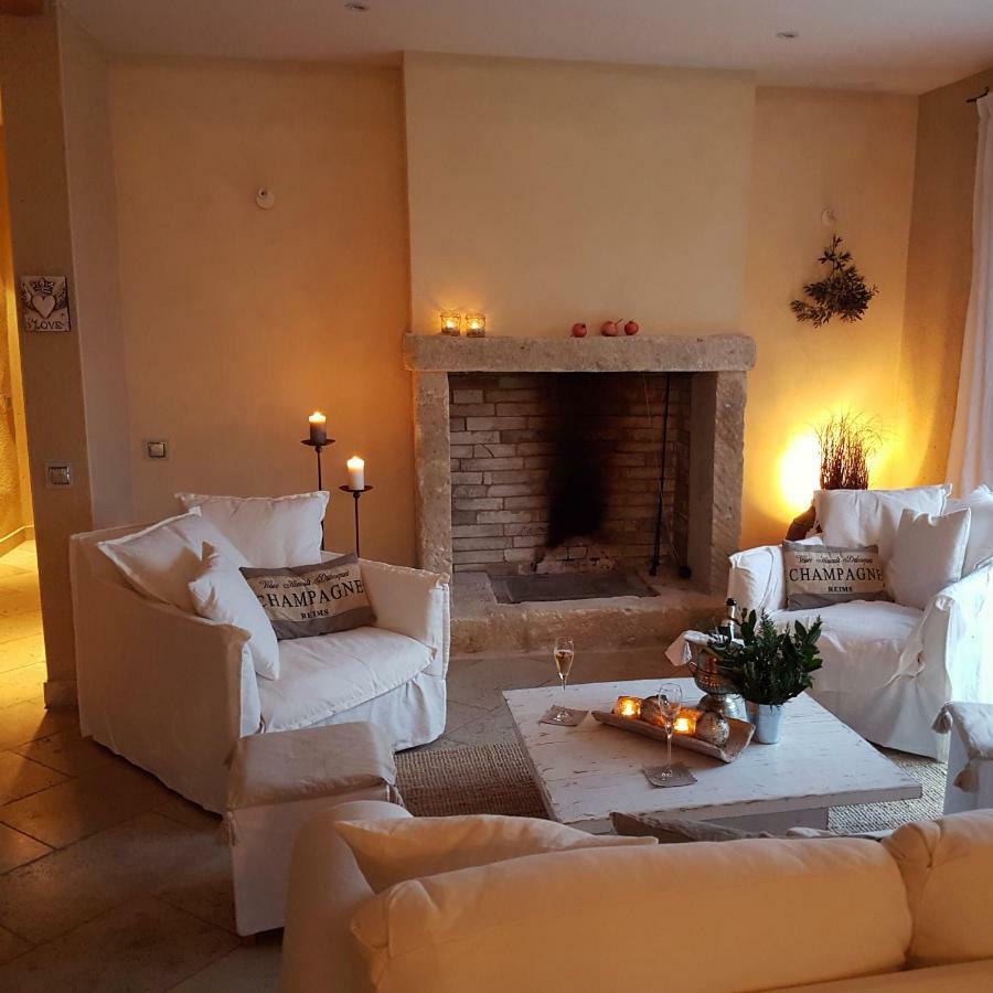 Fontaine De Cerier Bed & Breakfast Castillon-du-Gard Exterior photo